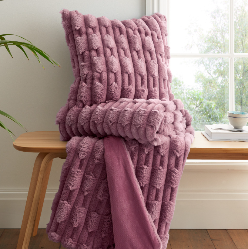 CARVED FAUX FUR CUSHION PINK