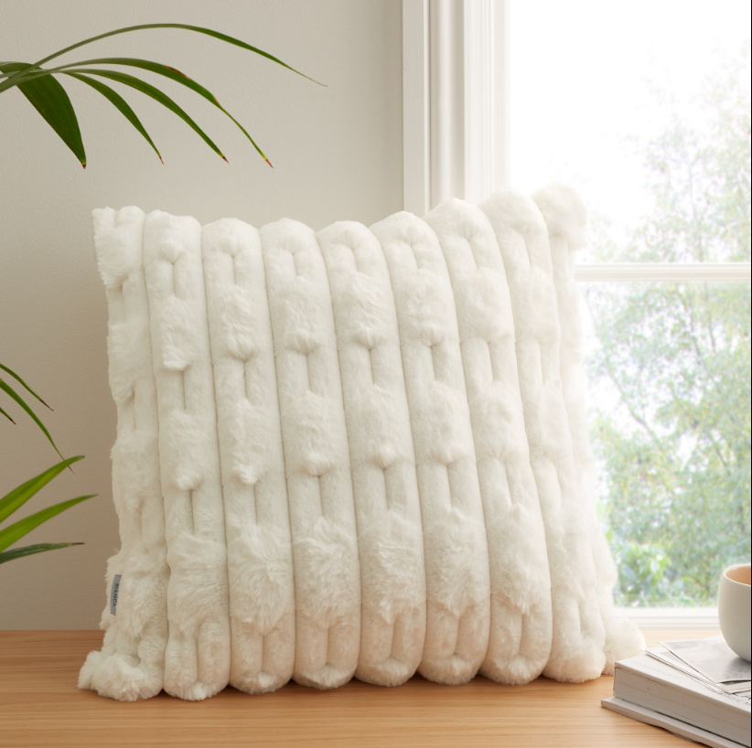 CARVED FAUX FUR CUSHION CREAM - Image 4